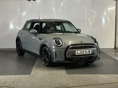 Używany Mini Cooper Classic 134 KM (98 kW) 2022 Szary Hatchback