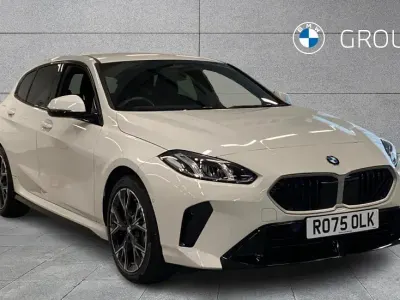 Begagnad BMW 120 M Sport 168 HK (123 kW) 2025 Vit Halvkombi