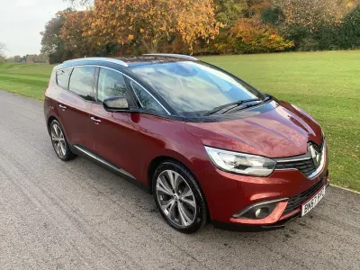 Usado Renault Grand Scénic IV Dynamique 110 HP (80 kW) 2017 Vermelho Monovolume