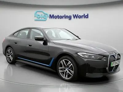 Begagnad BMW i4 Sport Line 210 kW (286 HK) 2024 Svart Sedan