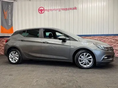 Gebraucht Vauxhall Astra Design Edition 110 PS (80 kW) 2018 Grau Kleinwagen