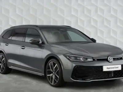 Begagnad VW Passat R-line 150 HK (110 kW) 2025 Grå Kombi