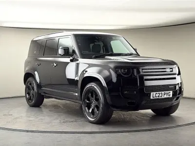 Usado Land Rover Defender SE Dynamic 250 HP (183 kW) 2023 Preto SUV