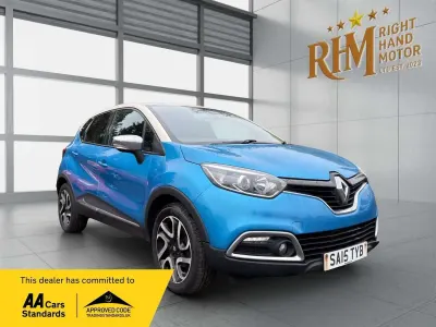 Used Renault Captur Dynamique 90 HP (66 kW) 2015 Blue/cream SUV