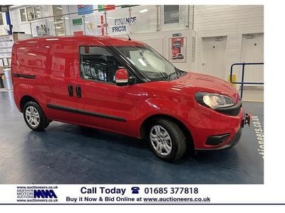 Used Fiat Doblò 95 HP (69 kW) 2018 Red MPV