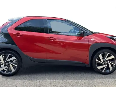 Used Toyota Aygo X 72 HP (52 kW) 2024 Red SUV