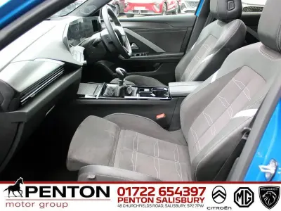 Used Vauxhall Astra Ultimate 130 HP (95 kW) 2023 Blue Hatchback