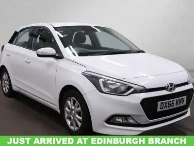 Used Hyundai i20 SE 84 HP (61 kW) 2016 White Hatchback