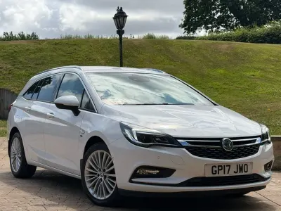 Used Vauxhall Astra Elite 2017 White Estate