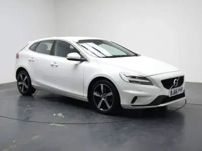 Used Volvo V40 R-Design 152 HP (111 kW) 2016 White Hatchback