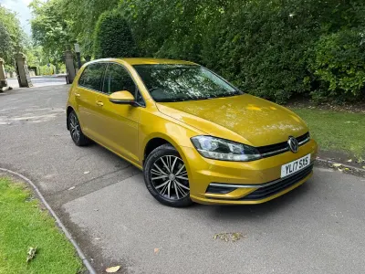 Used VW Golf VII SE 115 HP (84 kW) 2017 Yellow Hatchback
