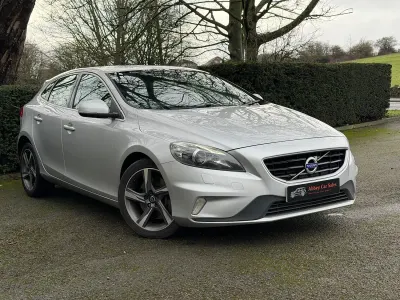 Used Volvo V40 R-Design 190 HP (139 kW) 2016 Silver Hatchback