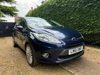 Usado Ford Fiesta Titanium 96 HP (70 kW) 2011 Azul Citadino