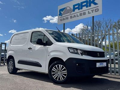 Begagnad Peugeot Partner Premium 2022 Vit Minibuss