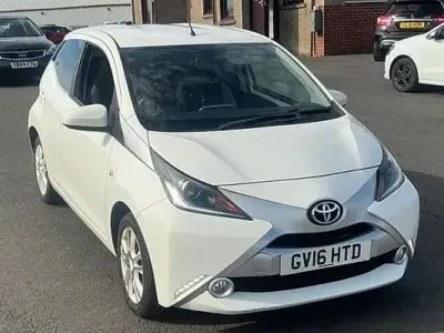 Used Toyota Aygo X-pure 69 HP (50 kW) 2016 White Hatchback