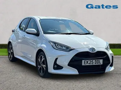 Used Toyota Yaris Design 2025 White Hatchback