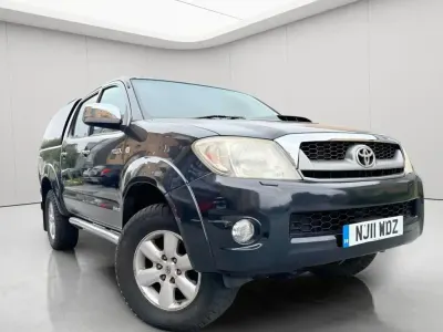 Used Toyota HiLux 171 HP (125 kW) 2011 Black Pickup