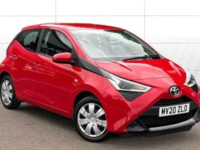 Used Toyota Aygo X-play 72 HP (52 kW) 2020 Red Hatchback