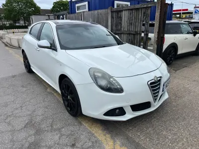 Begagnad Alfa Romeo Giulietta Veloce 170 HK (125 kW) 2012 Vit Halvkombi