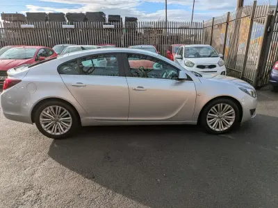 Begagnad Vauxhall Insignia Design Edition 2016 Silver Halvkombi