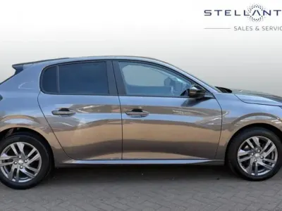 Używany Peugeot 208 Active+ 99 KM (72 kW) 2022 Szary Hatchback