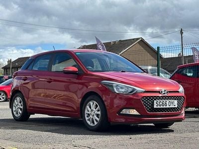 Używany Hyundai i20 SE 84 KM (61 kW) 2016 Czerwony Hatchback