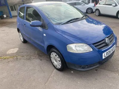 Begagnad VW Fox 55 HK (40 kW) 2006 Blå Halvkombi