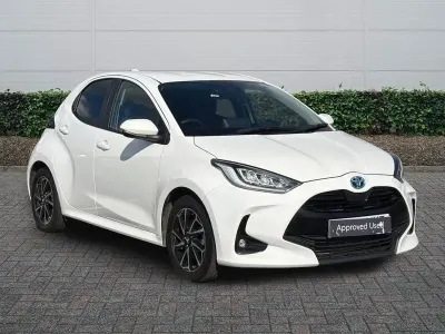 Used Toyota Yaris Design 116 HP (85 kW) 2023 White Hatchback