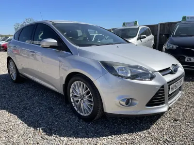 Usado Ford Focus Zetec 115 HP (84 kW) 2012 Prateado Citadino