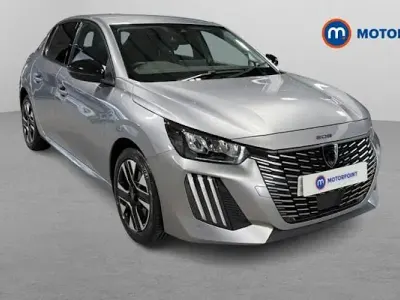 Usado Peugeot 208 Allure 101 CV (74 kW) 2025 Gris Utilitario