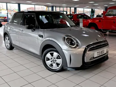 Begagnad Mini Cooper Classic 2024 Silver Halvkombi
