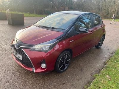 Used Toyota Yaris Hybrid Design 2017 Red/black Hatchback