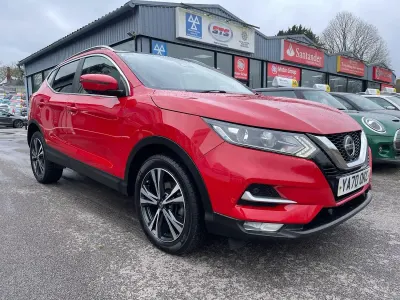 Używany Nissan Qashqai N-Connecta 160 KM (117 kW) 2021 Czerwony SUV