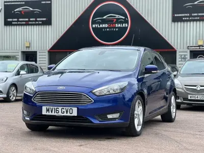 Used Ford Focus Zetec 125 HP (91 kW) 2016 Blue Hatchback