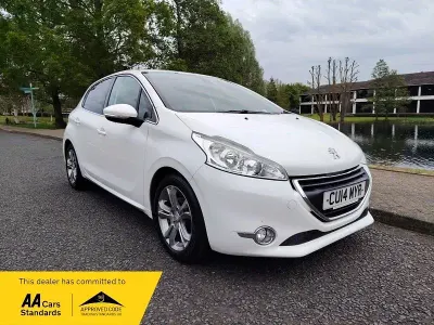 Używany Peugeot 208 Allure 82 KM (60 kW) 2014 Biały Hatchback