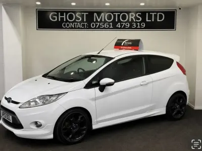 Używany Ford Fiesta Metall 134 KM (98 kW) 2012 Biały Hatchback