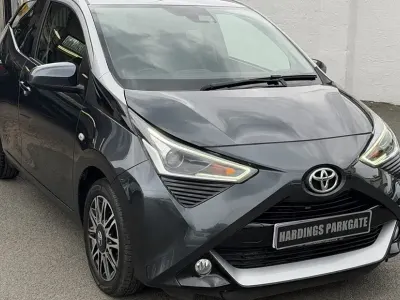 Usado Toyota Aygo X-clusiv 71 HP (52 kW) 2019 Cinzento Citadino