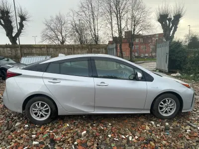 Used Toyota Prius 70 HP (51 kW) 2020 Silver Hatchback