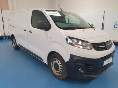 Used Vauxhall Vivaro S 100 HP (73 kW) 2022 White MPV