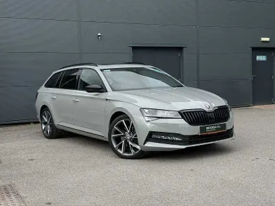 Gebraucht Skoda Superb SportlinePlus 160 PS (117 kW) 2023 Grau Kombi