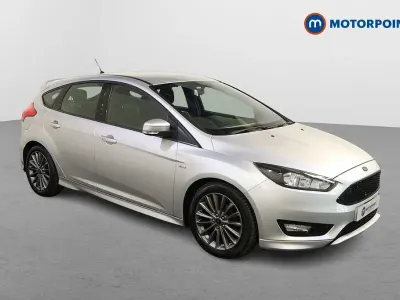 Usado Ford Focus ST-Line 140 CV (102 kW) 2017 Plateado Utilitario