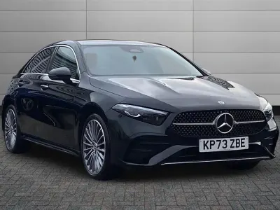 Begagnad Mercedes A250 AMG Line Premium Plus 218 HK (160 kW) 2023 Svart Sedan