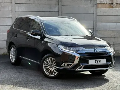 Begagnad Mitsubishi Outlander P-HEV 2018 Svart SUV