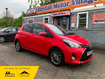 Używany Toyota Yaris 99 KM (72 kW) 2016 Czerwony