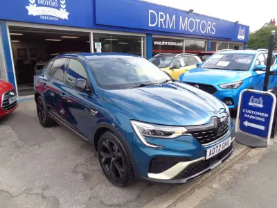 Begagnad Renault Arkana Engineered 2023 Blå SUV