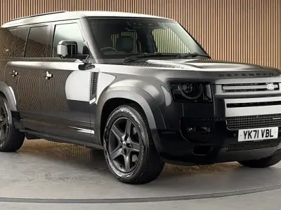 Used Land Rover Defender SE Dynamic 300 HP (220 kW) 2023 SUV