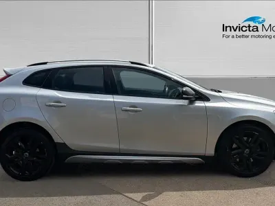 Begagnad Volvo V40 Pro 150 HK (110 kW) 2019 Silver Halvkombi
