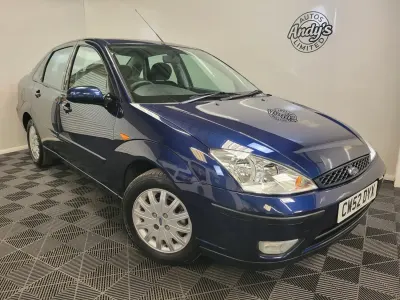 Begagnad Ford Focus Ghia 2003 Blå Sedan