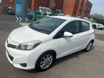 Używany Toyota Yaris 101 KM (74 kW) 2012 Biały Hatchback