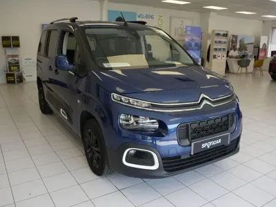Usado Citroën Berlingo Flair 128 HP (94 kW) 2021 Azul Monovolume